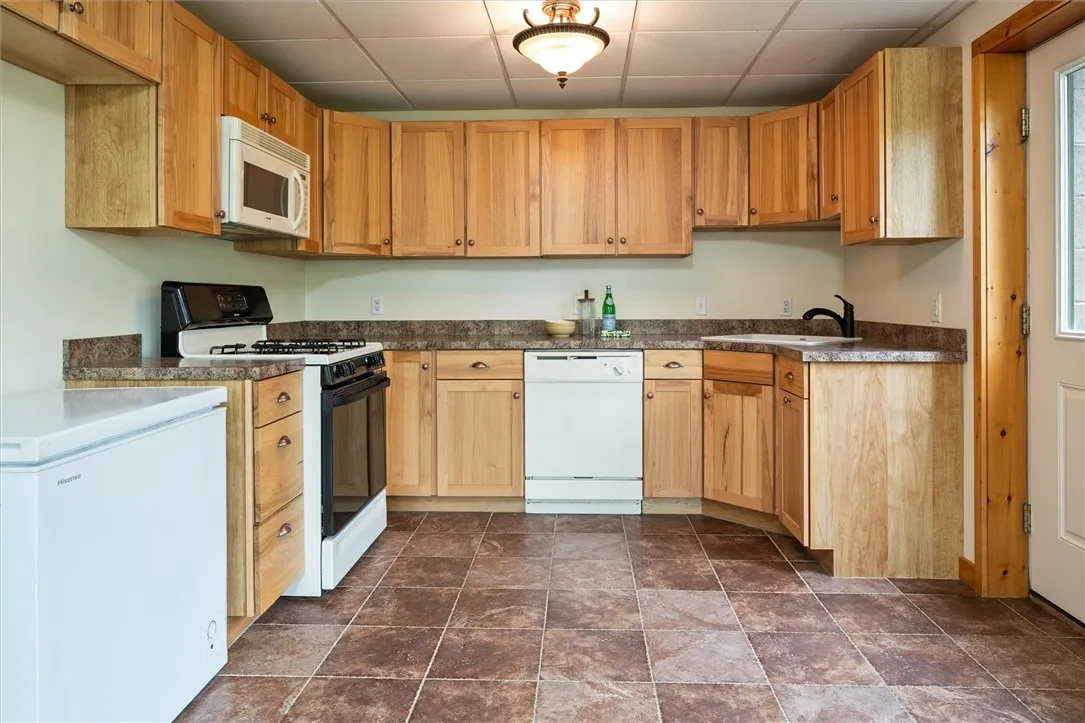 4901 Blank Rd, Livonia, New York 14466, Livonia, New York 14466, 3 Bedrooms Bedrooms, 8 Rooms Rooms,3 BathroomsBathrooms,Residential,Closed,4901 Blank Rd, Livonia, New York 14466,R1610413