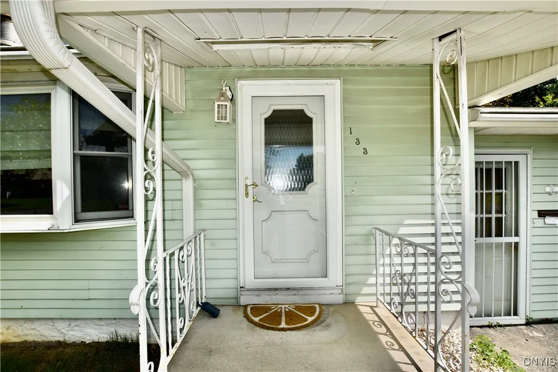 133 East Chaffee Avenue, Syracuse, New York 13207, Syracuse, New York 13207, 3 Bedrooms Bedrooms, 6 Rooms Rooms,1 BathroomBathrooms,Residential,Closed,133 East Chaffee Avenue, Syracuse, New York 13207,S1610712