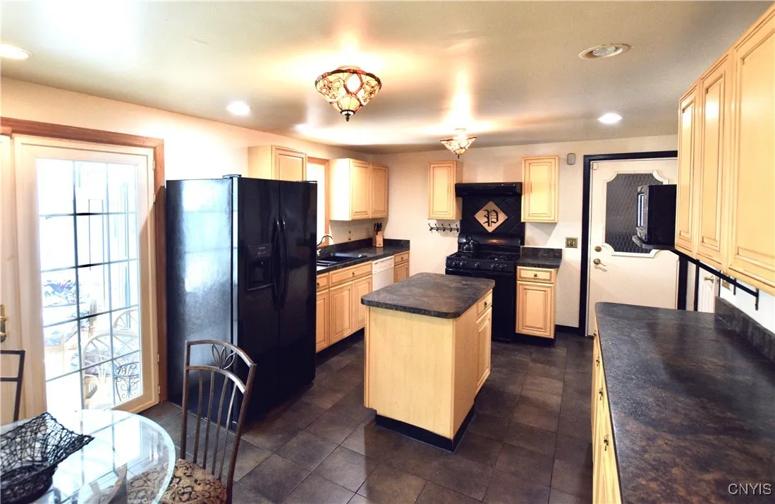 133 East Chaffee Avenue, Syracuse, New York 13207, Syracuse, New York 13207, 3 Bedrooms Bedrooms, 6 Rooms Rooms,1 BathroomBathrooms,Residential,Closed,133 East Chaffee Avenue, Syracuse, New York 13207,S1610712