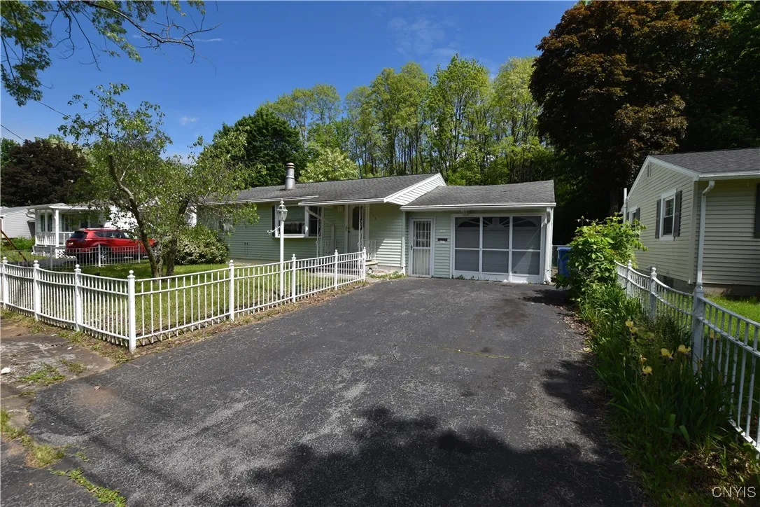 133 East Chaffee Avenue, Syracuse, New York 13207, Syracuse, New York 13207, 3 Bedrooms Bedrooms, 6 Rooms Rooms,1 BathroomBathrooms,Residential,Closed,133 East Chaffee Avenue, Syracuse, New York 13207,S1610712