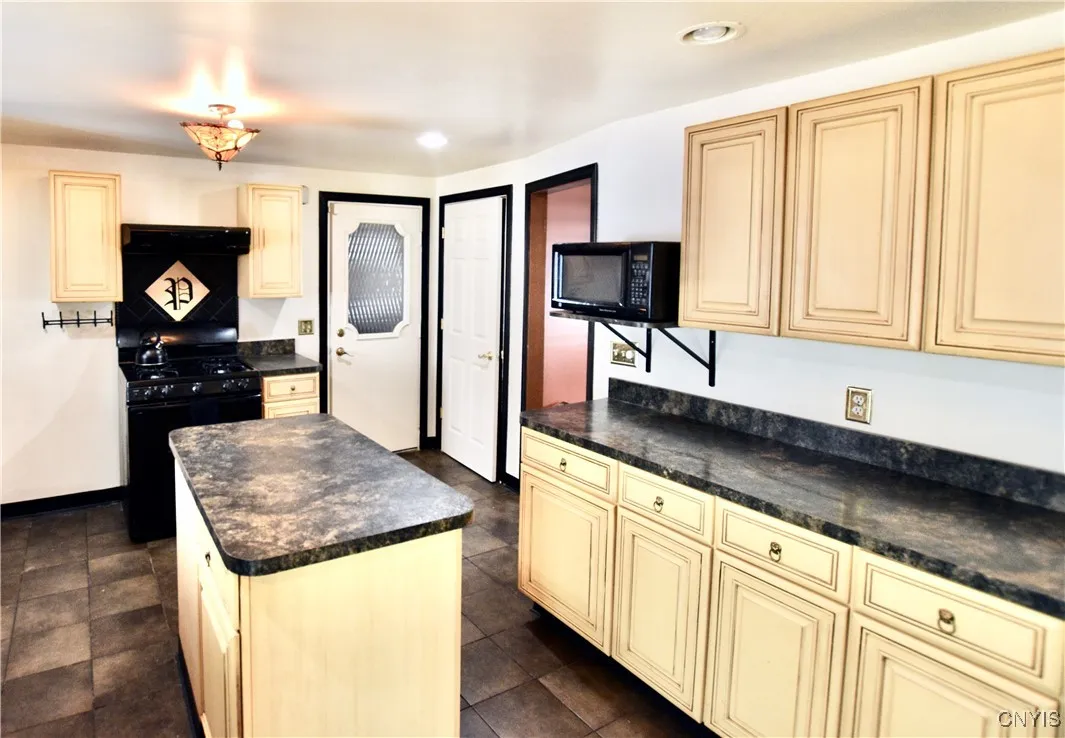 133 East Chaffee Avenue, Syracuse, New York 13207, Syracuse, New York 13207, 3 Bedrooms Bedrooms, 6 Rooms Rooms,1 BathroomBathrooms,Residential,Closed,133 East Chaffee Avenue, Syracuse, New York 13207,S1610712
