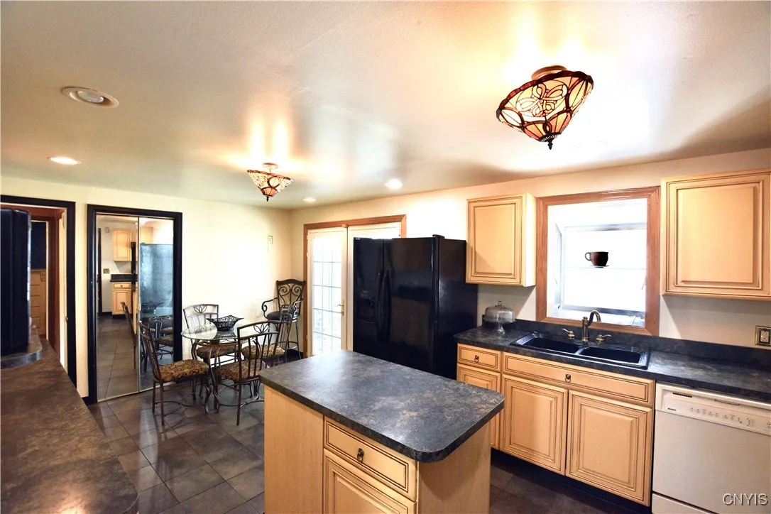 133 East Chaffee Avenue, Syracuse, New York 13207, Syracuse, New York 13207, 3 Bedrooms Bedrooms, 6 Rooms Rooms,1 BathroomBathrooms,Residential,Closed,133 East Chaffee Avenue, Syracuse, New York 13207,S1610712