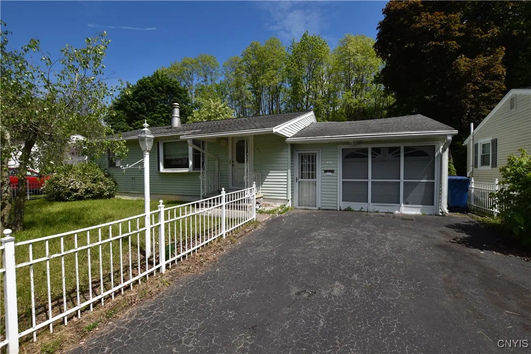 133 East Chaffee Avenue, Syracuse, New York 13207, Syracuse, New York 13207, 3 Bedrooms Bedrooms, 6 Rooms Rooms,1 BathroomBathrooms,Residential,Closed,133 East Chaffee Avenue, Syracuse, New York 13207,S1610712