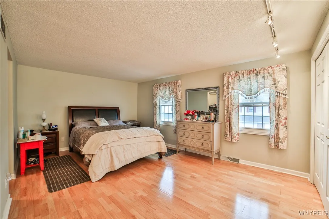 12 North Hill Drive, West Seneca, New York 14224, West Seneca, New York 14224, 3 Bedrooms Bedrooms, 10 Rooms Rooms,1 BathroomBathrooms,Residential,Closed,12 North Hill Drive, West Seneca, New York 14224,0,B1610579