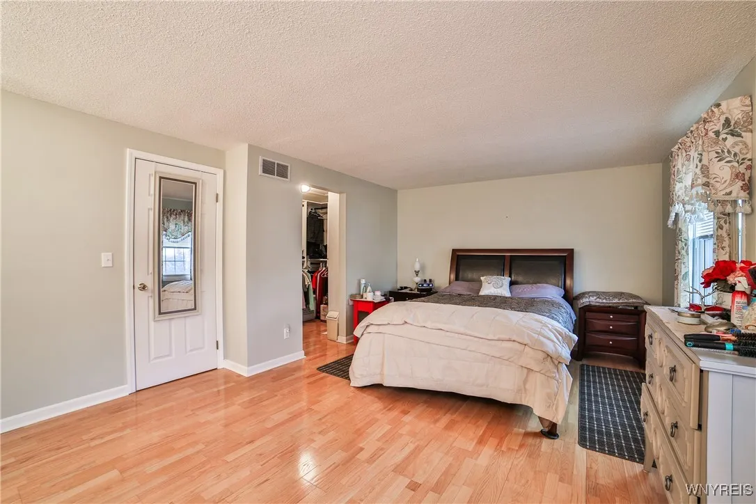 12 North Hill Drive, West Seneca, New York 14224, West Seneca, New York 14224, 3 Bedrooms Bedrooms, 10 Rooms Rooms,1 BathroomBathrooms,Residential,Closed,12 North Hill Drive, West Seneca, New York 14224,0,B1610579