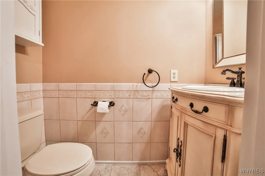 12 North Hill Drive, West Seneca, New York 14224, West Seneca, New York 14224, 3 Bedrooms Bedrooms, 10 Rooms Rooms,1 BathroomBathrooms,Residential,Closed,12 North Hill Drive, West Seneca, New York 14224,0,B1610579