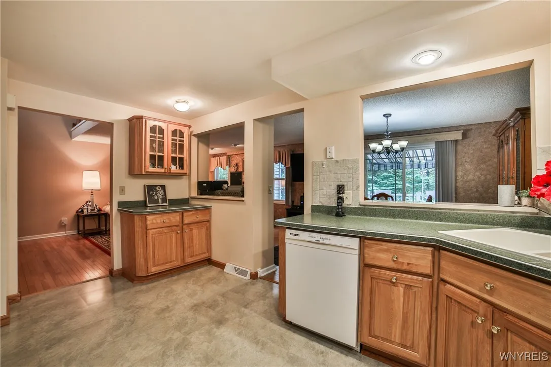 12 North Hill Drive, West Seneca, New York 14224, West Seneca, New York 14224, 3 Bedrooms Bedrooms, 10 Rooms Rooms,1 BathroomBathrooms,Residential,Closed,12 North Hill Drive, West Seneca, New York 14224,0,B1610579