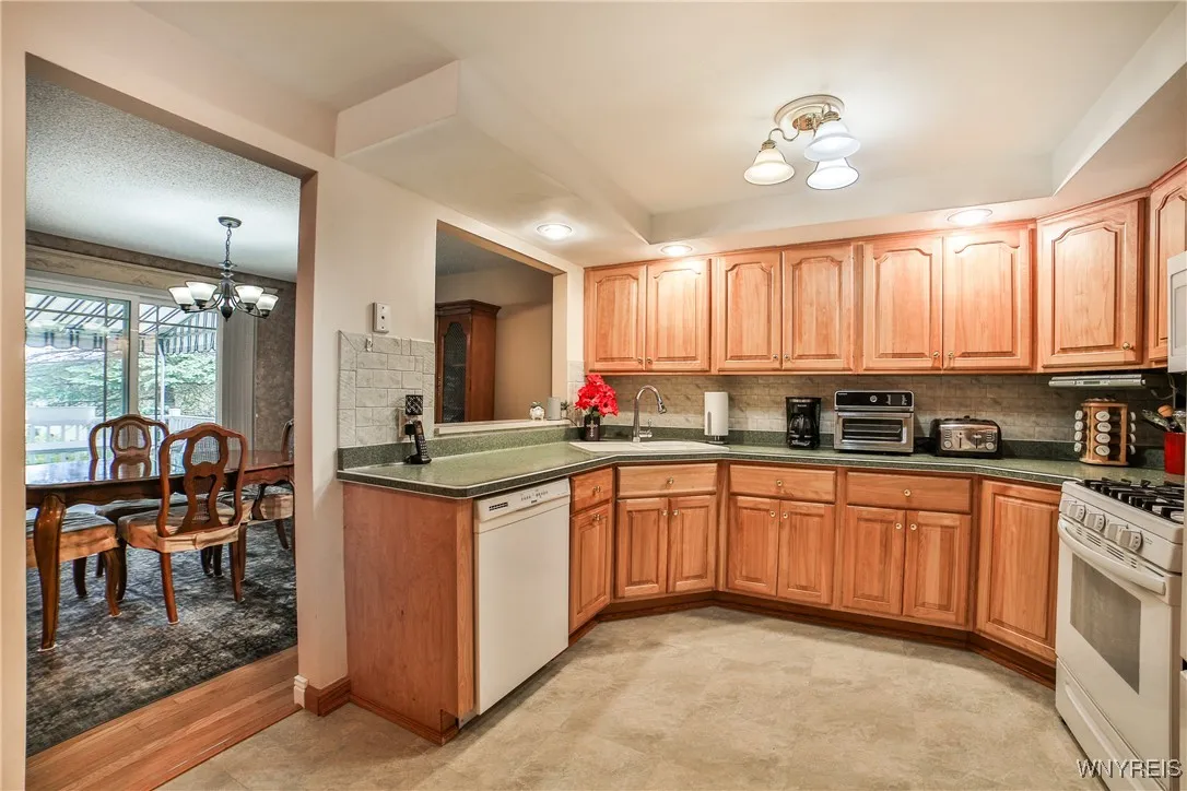 12 North Hill Drive, West Seneca, New York 14224, West Seneca, New York 14224, 3 Bedrooms Bedrooms, 10 Rooms Rooms,1 BathroomBathrooms,Residential,Closed,12 North Hill Drive, West Seneca, New York 14224,0,B1610579