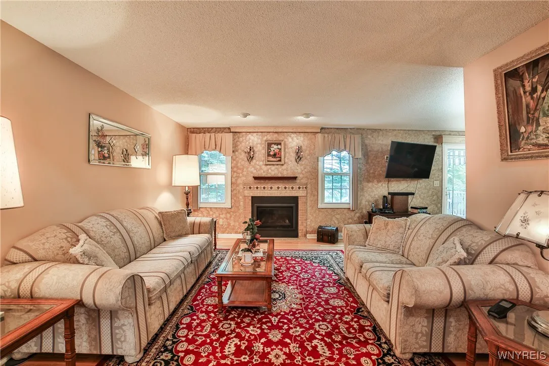 12 North Hill Drive, West Seneca, New York 14224, West Seneca, New York 14224, 3 Bedrooms Bedrooms, 10 Rooms Rooms,1 BathroomBathrooms,Residential,Closed,12 North Hill Drive, West Seneca, New York 14224,0,B1610579