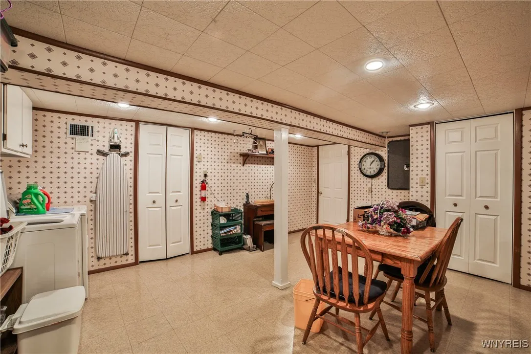 12 North Hill Drive, West Seneca, New York 14224, West Seneca, New York 14224, 3 Bedrooms Bedrooms, 10 Rooms Rooms,1 BathroomBathrooms,Residential,Closed,12 North Hill Drive, West Seneca, New York 14224,0,B1610579