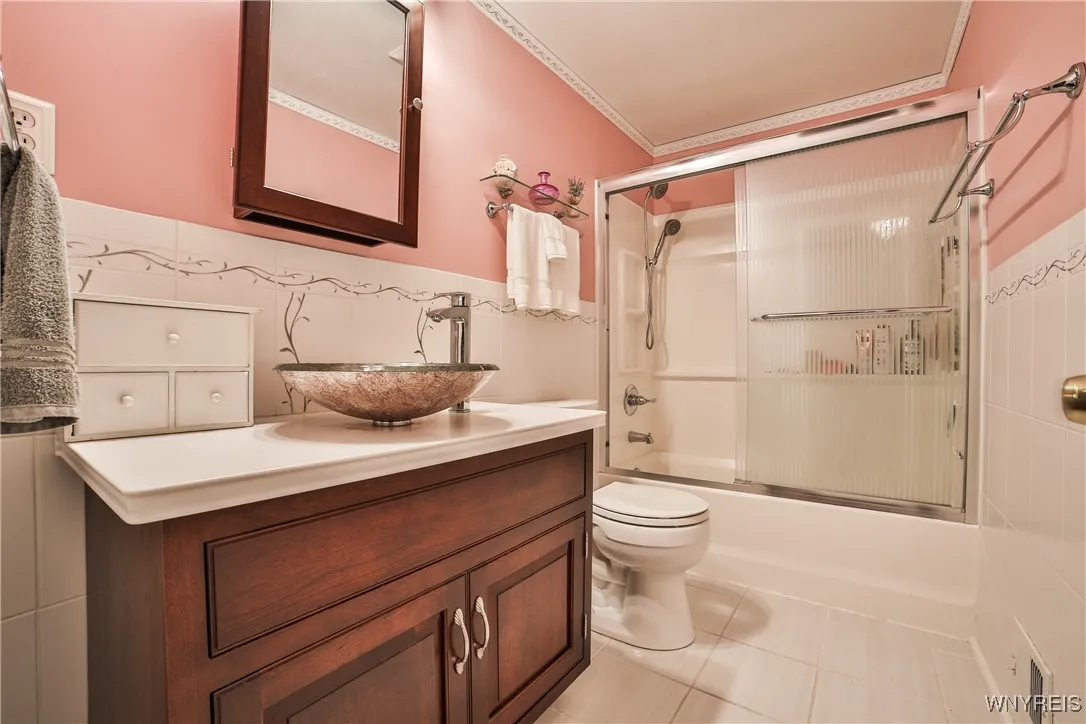 12 North Hill Drive, West Seneca, New York 14224, West Seneca, New York 14224, 3 Bedrooms Bedrooms, 10 Rooms Rooms,1 BathroomBathrooms,Residential,Closed,12 North Hill Drive, West Seneca, New York 14224,0,B1610579