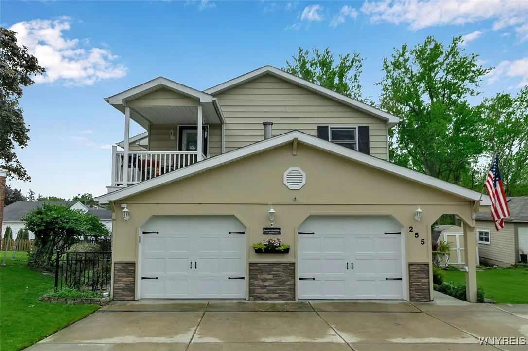 255 Main Street, West Seneca, New York 14224, West Seneca, New York 14224, 5 Bedrooms Bedrooms, ,3 BathroomsBathrooms,Residential,Closed,255 Main Street, West Seneca, New York 14224,B1610667