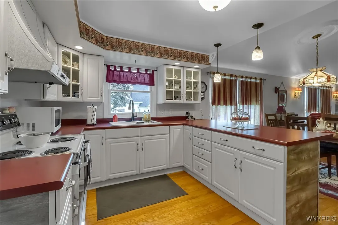 255 Main Street, West Seneca, New York 14224, West Seneca, New York 14224, 5 Bedrooms Bedrooms, ,3 BathroomsBathrooms,Residential,Closed,255 Main Street, West Seneca, New York 14224,B1610667