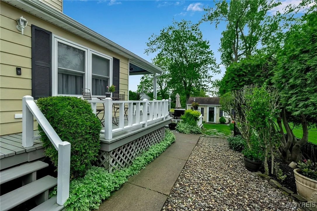 255 Main Street, West Seneca, New York 14224, West Seneca, New York 14224, 5 Bedrooms Bedrooms, ,3 BathroomsBathrooms,Residential,Closed,255 Main Street, West Seneca, New York 14224,B1610667