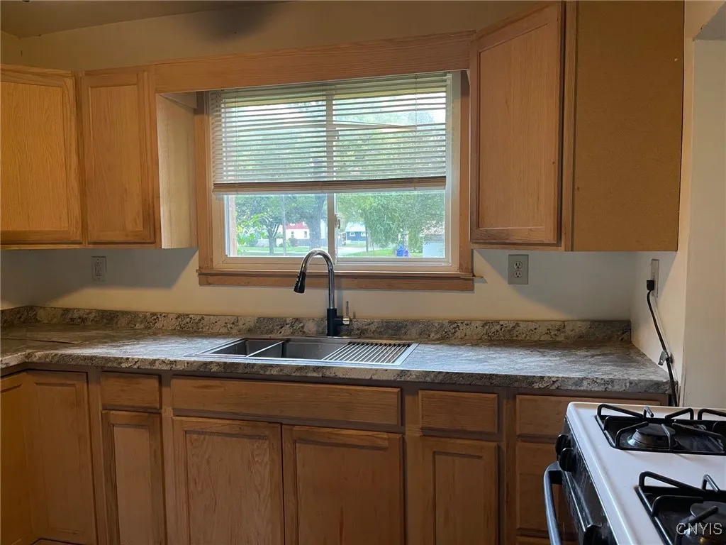 222 Boston Street, Oneida, New York 13421, Oneida, New York 13421, 1 Bedroom Bedrooms, 5 Rooms Rooms,1 BathroomBathrooms,Residential,Closed,222 Boston Street, Oneida, New York 13421,0,S1610370