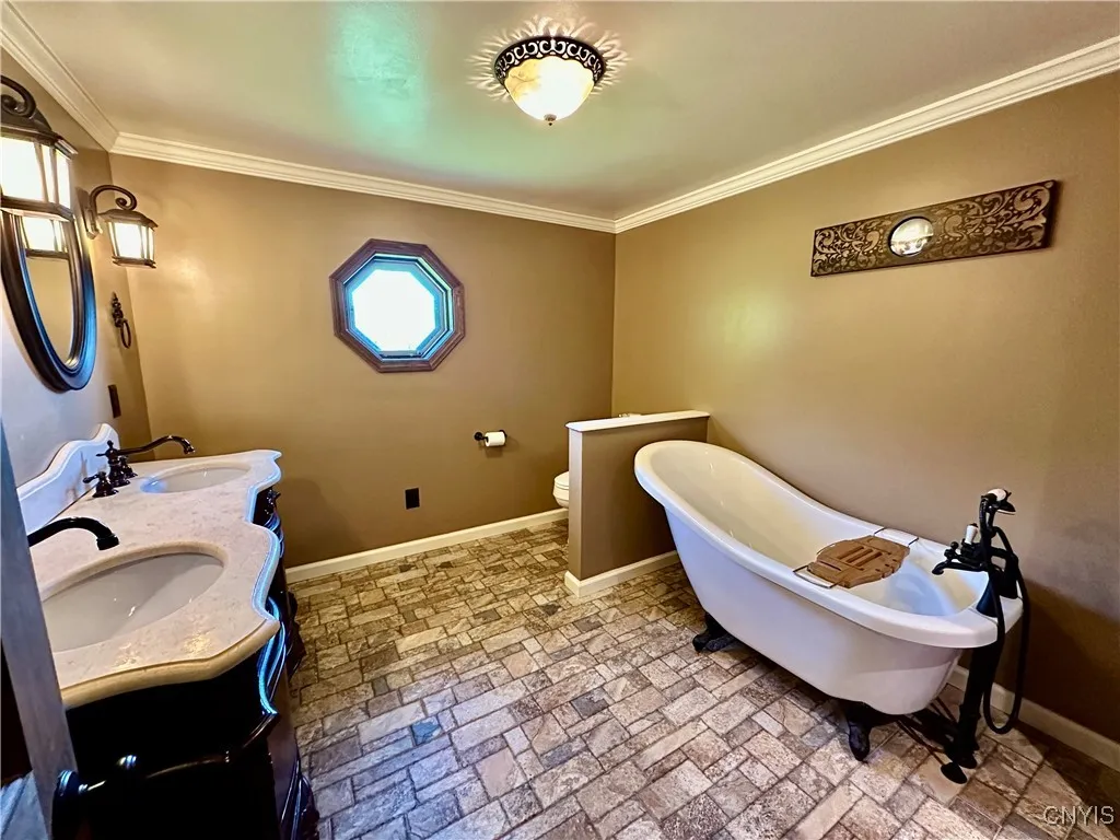 33 County Route 25, Granby, New York 13126, Granby, New York 13126, 4 Bedrooms Bedrooms, 9 Rooms Rooms,1 BathroomBathrooms,Residential,Closed,33 County Route 25, Granby, New York 13126,S1610749