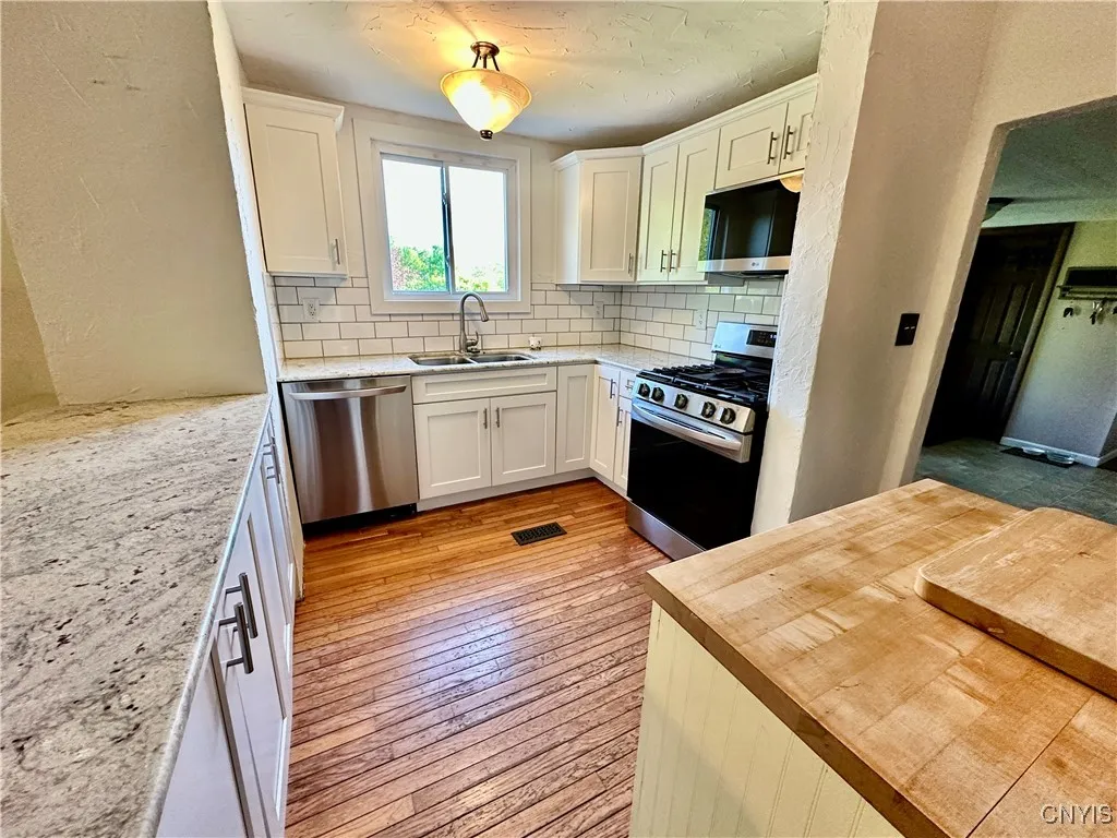 33 County Route 25, Granby, New York 13126, Granby, New York 13126, 4 Bedrooms Bedrooms, 9 Rooms Rooms,1 BathroomBathrooms,Residential,Closed,33 County Route 25, Granby, New York 13126,S1610749