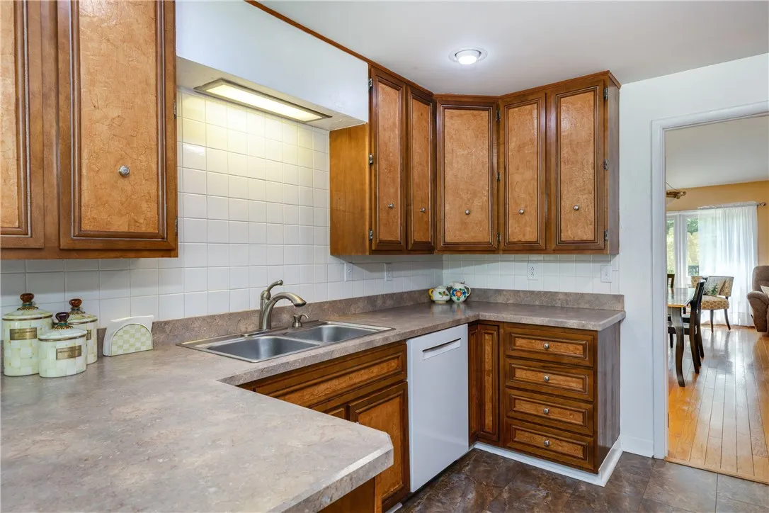 1737 Genesee Road, Elmira, New York 14905, Elmira, New York 14905, 5 Bedrooms Bedrooms, 11 Rooms Rooms,4 BathroomsBathrooms,Residential,For Sale,1737 Genesee Road, Elmira, New York 14905,0,R1610583