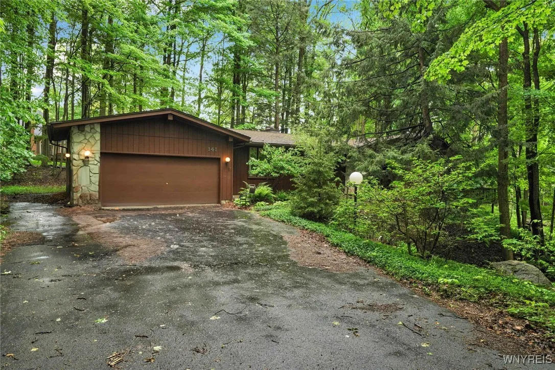 141 Tanglewood Drive West, Orchard Park, New York, Orchard Park, New York 14127, 3 Bedrooms Bedrooms, 8 Rooms Rooms,2 BathroomsBathrooms,Residential,Closed,141 Tanglewood Drive West, Orchard Park, New York ,B1607678