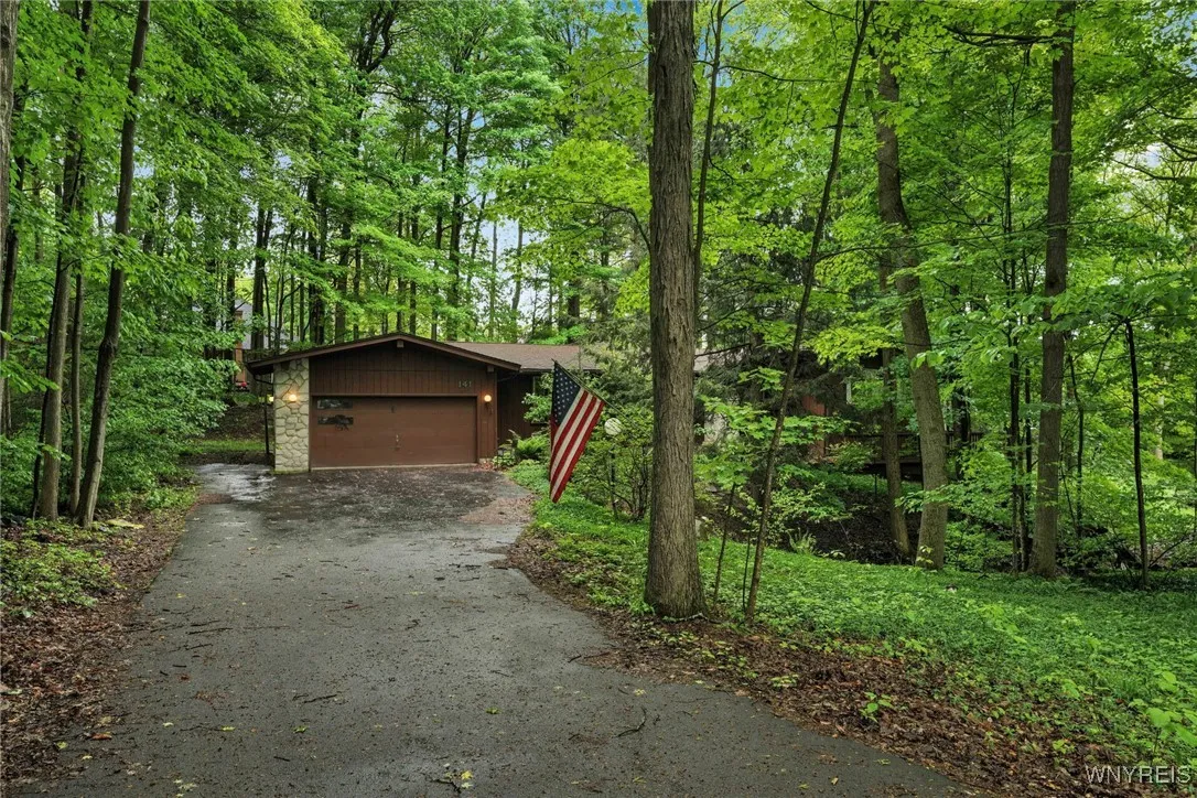 141 Tanglewood Drive West, Orchard Park, New York, Orchard Park, New York 14127, 3 Bedrooms Bedrooms, 8 Rooms Rooms,2 BathroomsBathrooms,Residential,Closed,141 Tanglewood Drive West, Orchard Park, New York ,B1607678