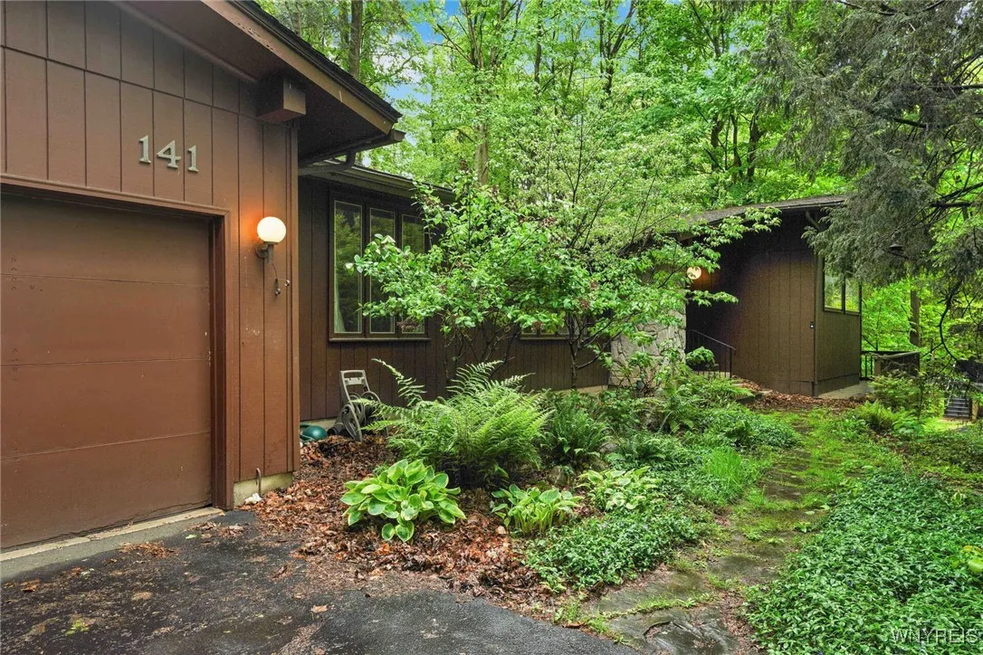141 Tanglewood Drive West, Orchard Park, New York, Orchard Park, New York 14127, 3 Bedrooms Bedrooms, 8 Rooms Rooms,2 BathroomsBathrooms,Residential,Closed,141 Tanglewood Drive West, Orchard Park, New York ,B1607678