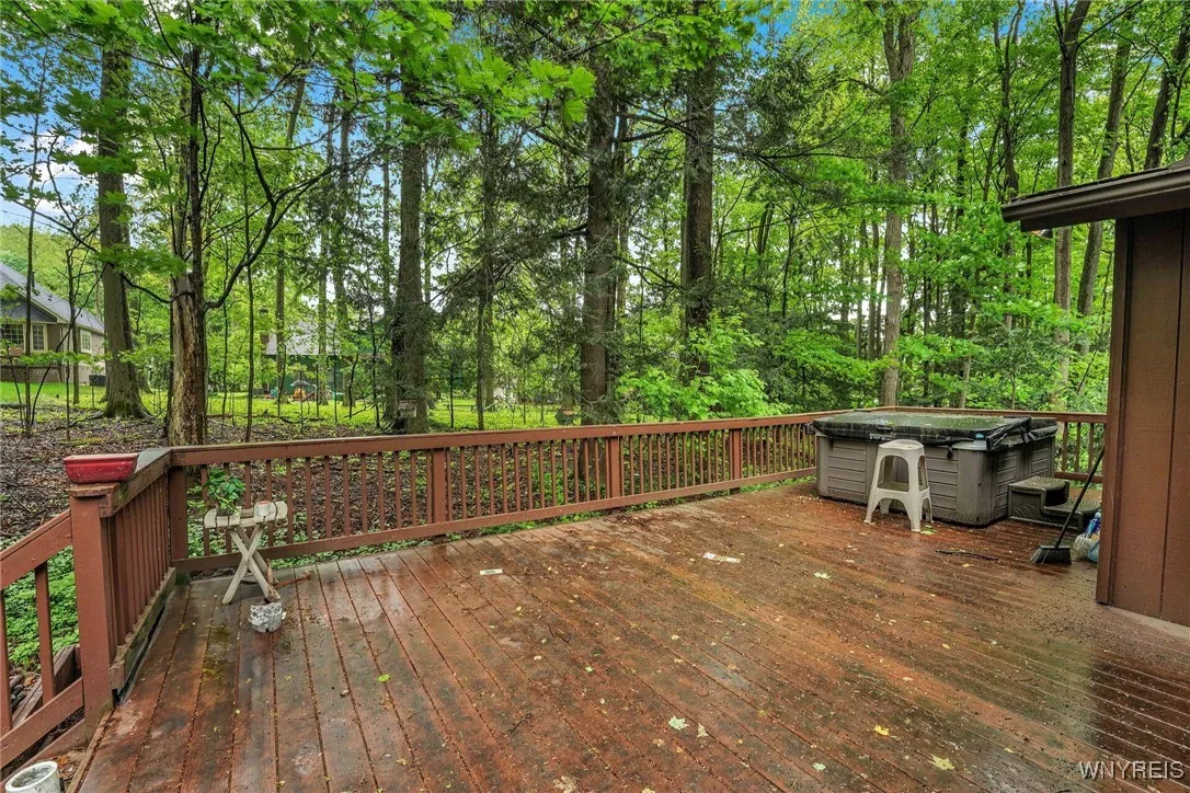 141 Tanglewood Drive West, Orchard Park, New York, Orchard Park, New York 14127, 3 Bedrooms Bedrooms, 8 Rooms Rooms,2 BathroomsBathrooms,Residential,Closed,141 Tanglewood Drive West, Orchard Park, New York ,B1607678