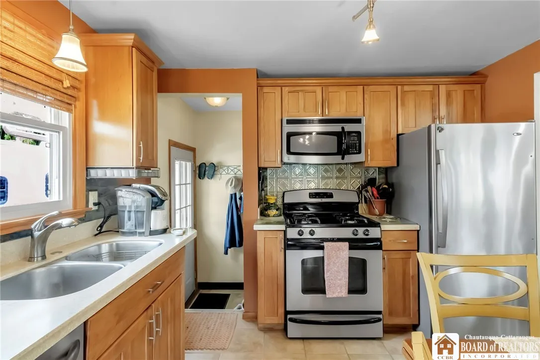 4195 Robin Lane, Hamburg, New York 14075, Hamburg, New York 14075, 3 Bedrooms Bedrooms, 6 Rooms Rooms,1 BathroomBathrooms,Residential,Closed,4195 Robin Lane, Hamburg, New York 14075,R1610534