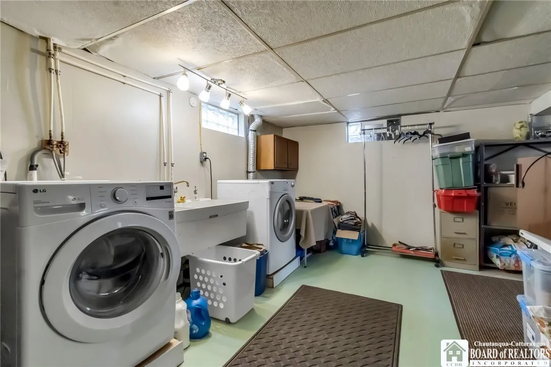 4195 Robin Lane, Hamburg, New York 14075, Hamburg, New York 14075, 3 Bedrooms Bedrooms, 6 Rooms Rooms,1 BathroomBathrooms,Residential,Closed,4195 Robin Lane, Hamburg, New York 14075,R1610534