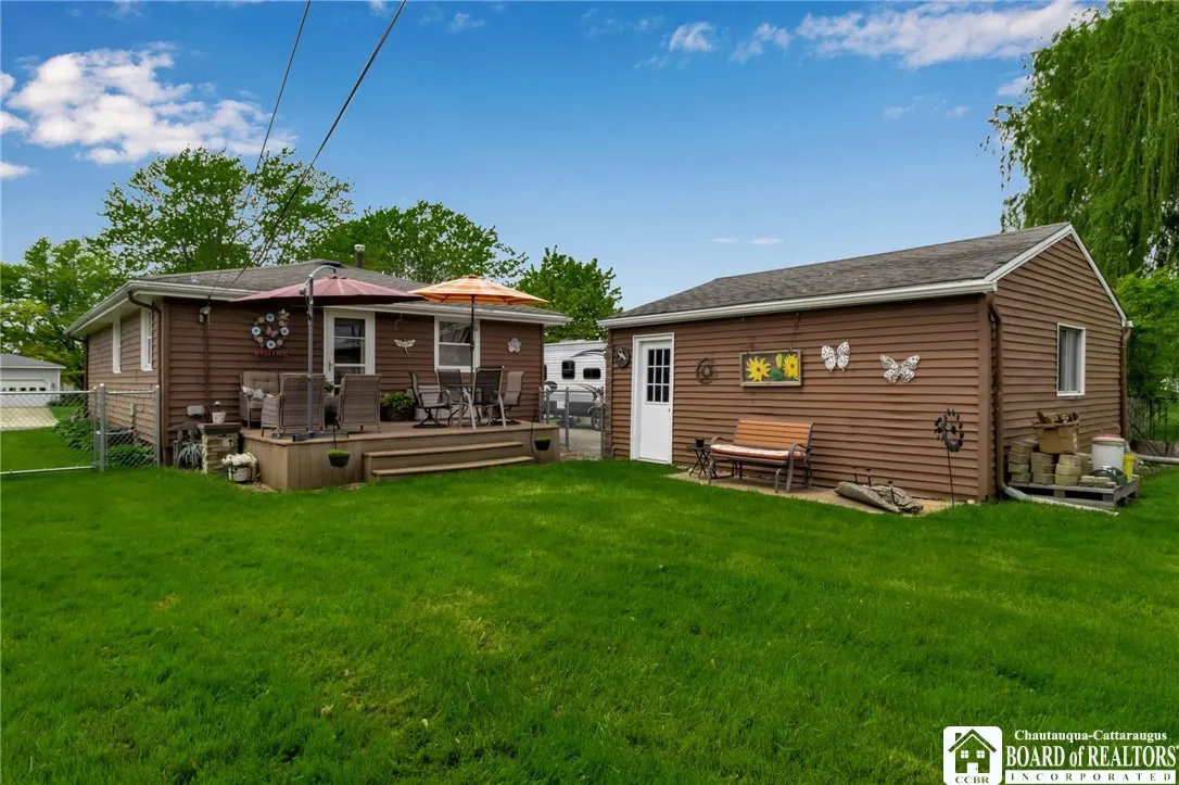 4195 Robin Lane, Hamburg, New York 14075, Hamburg, New York 14075, 3 Bedrooms Bedrooms, 6 Rooms Rooms,1 BathroomBathrooms,Residential,Closed,4195 Robin Lane, Hamburg, New York 14075,R1610534