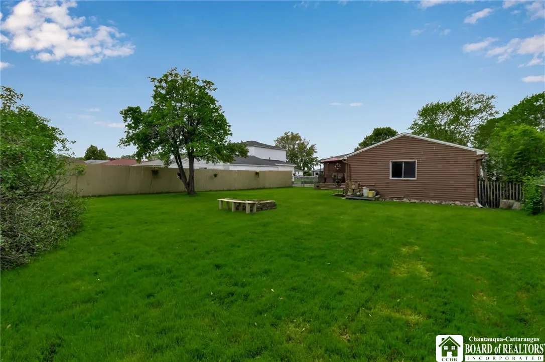 4195 Robin Lane, Hamburg, New York 14075, Hamburg, New York 14075, 3 Bedrooms Bedrooms, 6 Rooms Rooms,1 BathroomBathrooms,Residential,Closed,4195 Robin Lane, Hamburg, New York 14075,R1610534