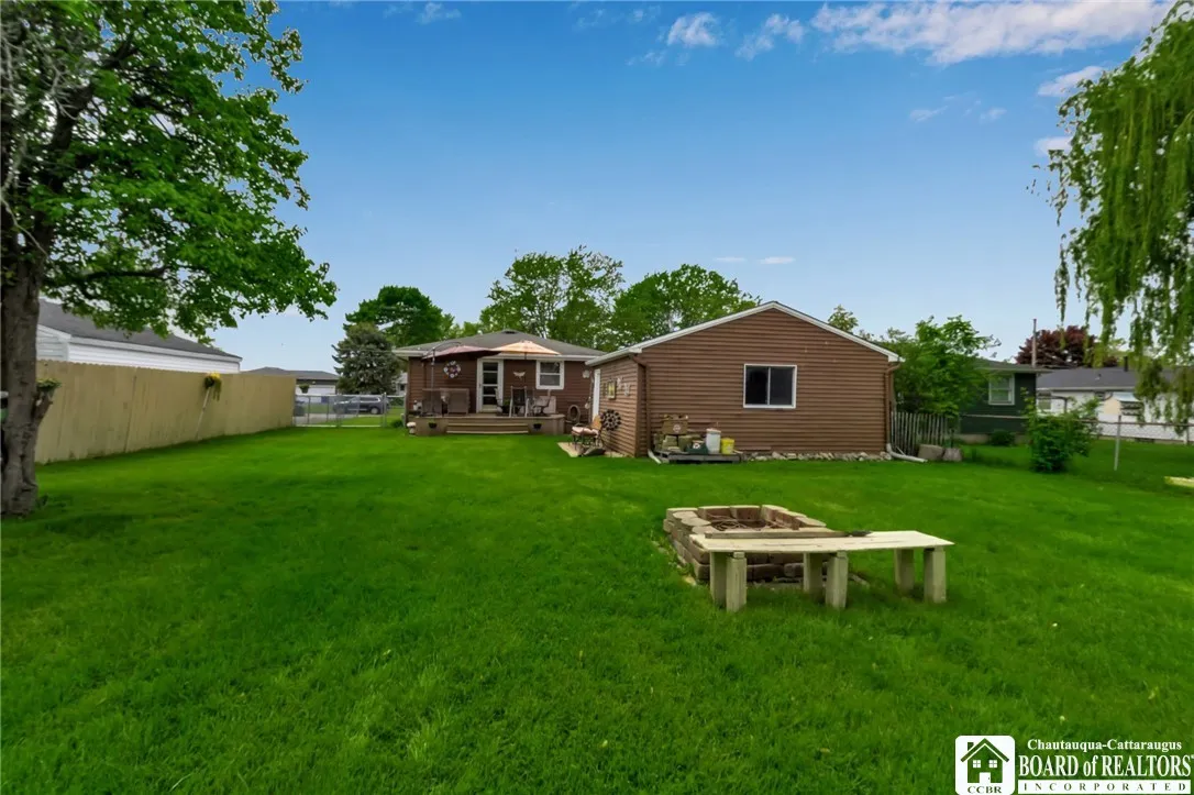 4195 Robin Lane, Hamburg, New York 14075, Hamburg, New York 14075, 3 Bedrooms Bedrooms, 6 Rooms Rooms,1 BathroomBathrooms,Residential,Closed,4195 Robin Lane, Hamburg, New York 14075,R1610534