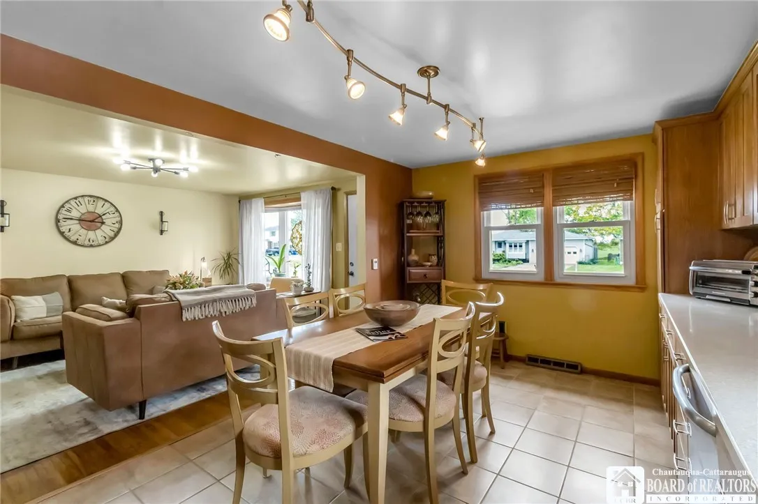4195 Robin Lane, Hamburg, New York 14075, Hamburg, New York 14075, 3 Bedrooms Bedrooms, 6 Rooms Rooms,1 BathroomBathrooms,Residential,Closed,4195 Robin Lane, Hamburg, New York 14075,R1610534