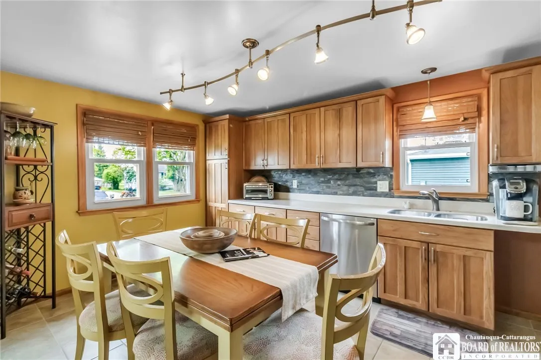 4195 Robin Lane, Hamburg, New York 14075, Hamburg, New York 14075, 3 Bedrooms Bedrooms, 6 Rooms Rooms,1 BathroomBathrooms,Residential,Closed,4195 Robin Lane, Hamburg, New York 14075,R1610534