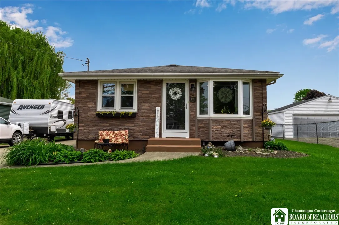 4195 Robin Lane, Hamburg, New York 14075, Hamburg, New York 14075, 3 Bedrooms Bedrooms, 6 Rooms Rooms,1 BathroomBathrooms,Residential,Closed,4195 Robin Lane, Hamburg, New York 14075,R1610534