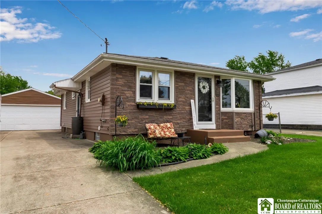 4195 Robin Lane, Hamburg, New York 14075, Hamburg, New York 14075, 3 Bedrooms Bedrooms, 6 Rooms Rooms,1 BathroomBathrooms,Residential,Closed,4195 Robin Lane, Hamburg, New York 14075,R1610534