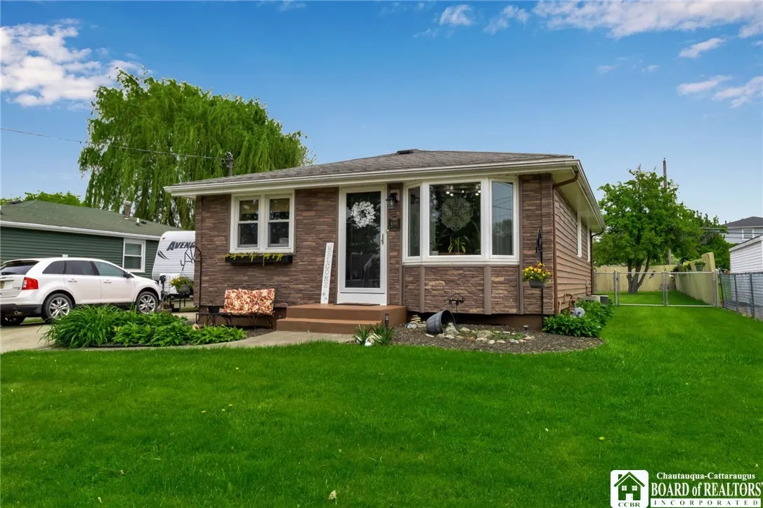 4195 Robin Lane, Hamburg, New York 14075, Hamburg, New York 14075, 3 Bedrooms Bedrooms, 6 Rooms Rooms,1 BathroomBathrooms,Residential,Closed,4195 Robin Lane, Hamburg, New York 14075,R1610534