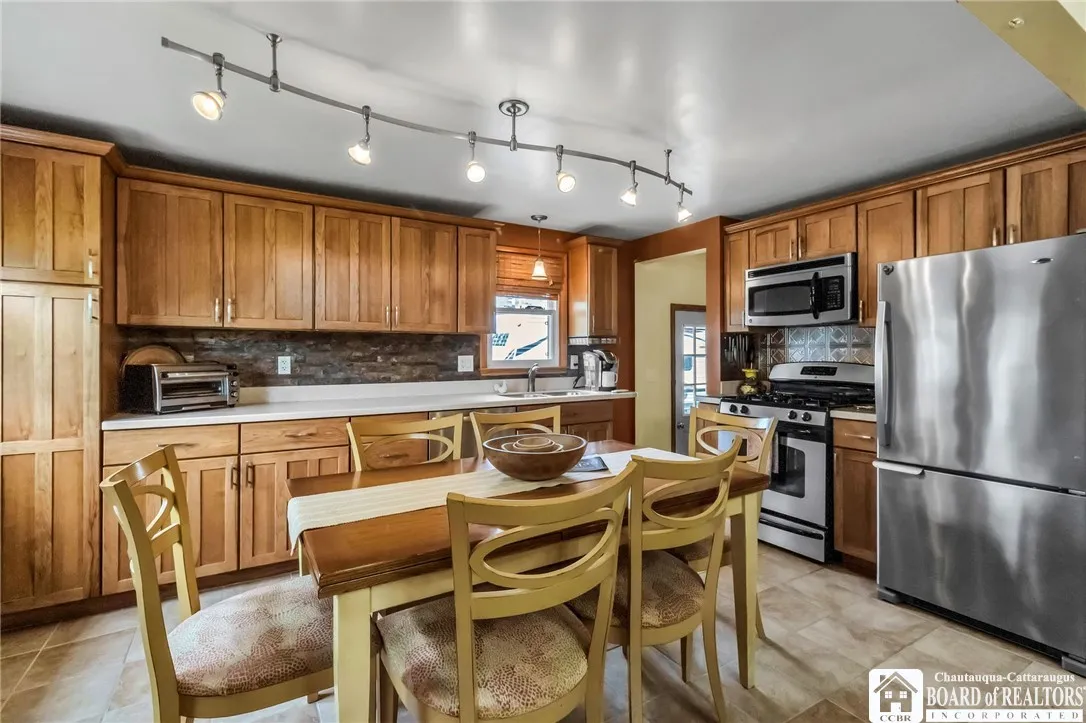4195 Robin Lane, Hamburg, New York 14075, Hamburg, New York 14075, 3 Bedrooms Bedrooms, 6 Rooms Rooms,1 BathroomBathrooms,Residential,Closed,4195 Robin Lane, Hamburg, New York 14075,R1610534