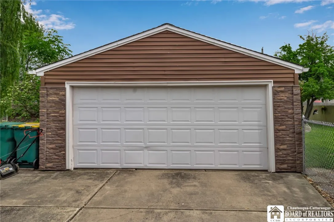 4195 Robin Lane, Hamburg, New York 14075, Hamburg, New York 14075, 3 Bedrooms Bedrooms, 6 Rooms Rooms,1 BathroomBathrooms,Residential,Closed,4195 Robin Lane, Hamburg, New York 14075,R1610534