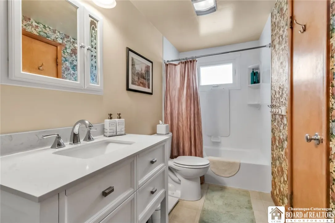 4195 Robin Lane, Hamburg, New York 14075, Hamburg, New York 14075, 3 Bedrooms Bedrooms, 6 Rooms Rooms,1 BathroomBathrooms,Residential,Closed,4195 Robin Lane, Hamburg, New York 14075,R1610534
