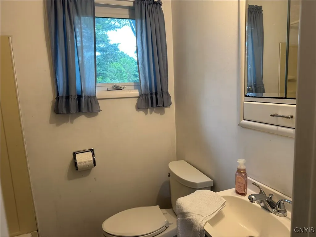 8438 Grandview Drive, Cicero, New York 13039, Cicero, New York 13039, 2 Bedrooms Bedrooms, 5 Rooms Rooms,1 BathroomBathrooms,Residential,Closed,8438 Grandview Drive, Cicero, New York 13039,S1609785