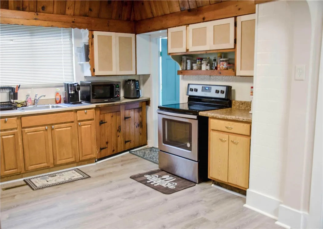 2162 Culver Road, Rochester, New York 14609, Rochester, New York 14609, 2 Bedrooms Bedrooms, 5 Rooms Rooms,1 BathroomBathrooms,Residential Lease,Closed,2162 Culver Road, Rochester, New York 14609,R1610608