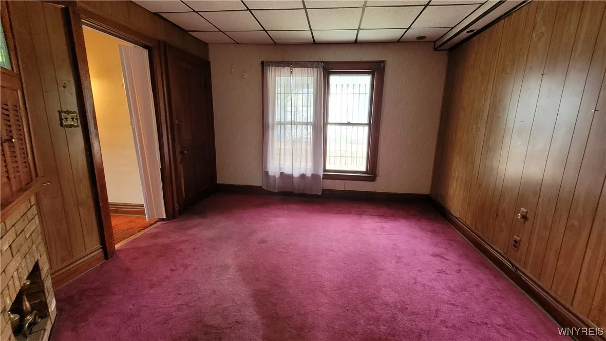 325 Box (lower)  - Living Room