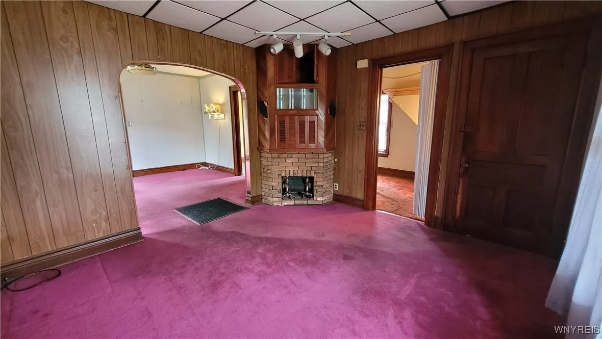 325 Box (lower)  - Living Room