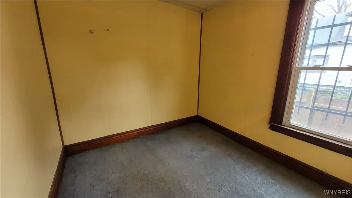 325 Box (lower)  - Bedroom #2
