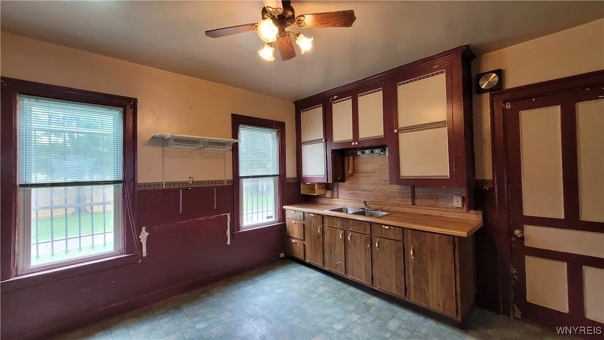 325 Box (lower)  - Kitchen