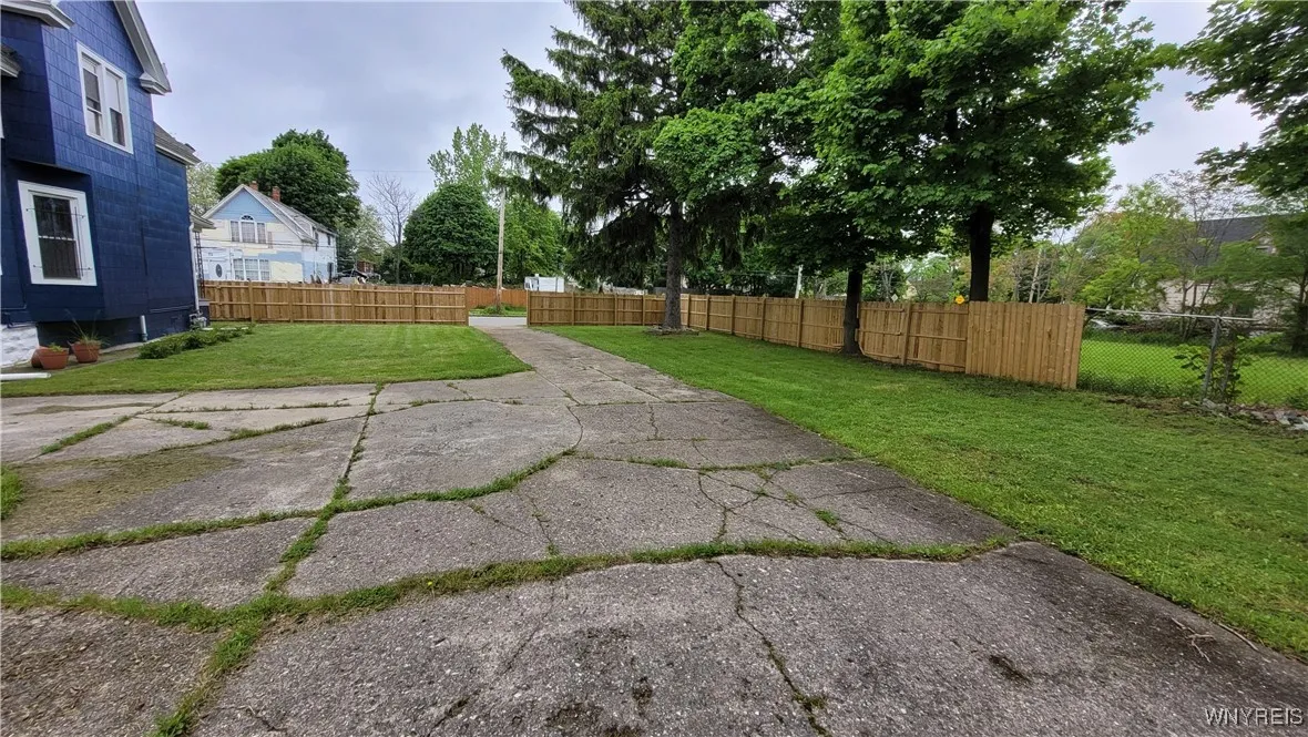325 Box (lower)  - Driveway