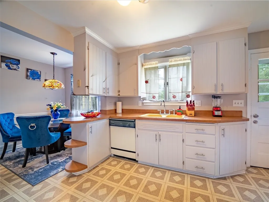 69 Seaford Drive, Irondequoit, New York 14617, Irondequoit, New York 14617, 3 Bedrooms Bedrooms, 6 Rooms Rooms,1 BathroomBathrooms,Residential,Closed,69 Seaford Drive, Irondequoit, New York 14617,R1610308
