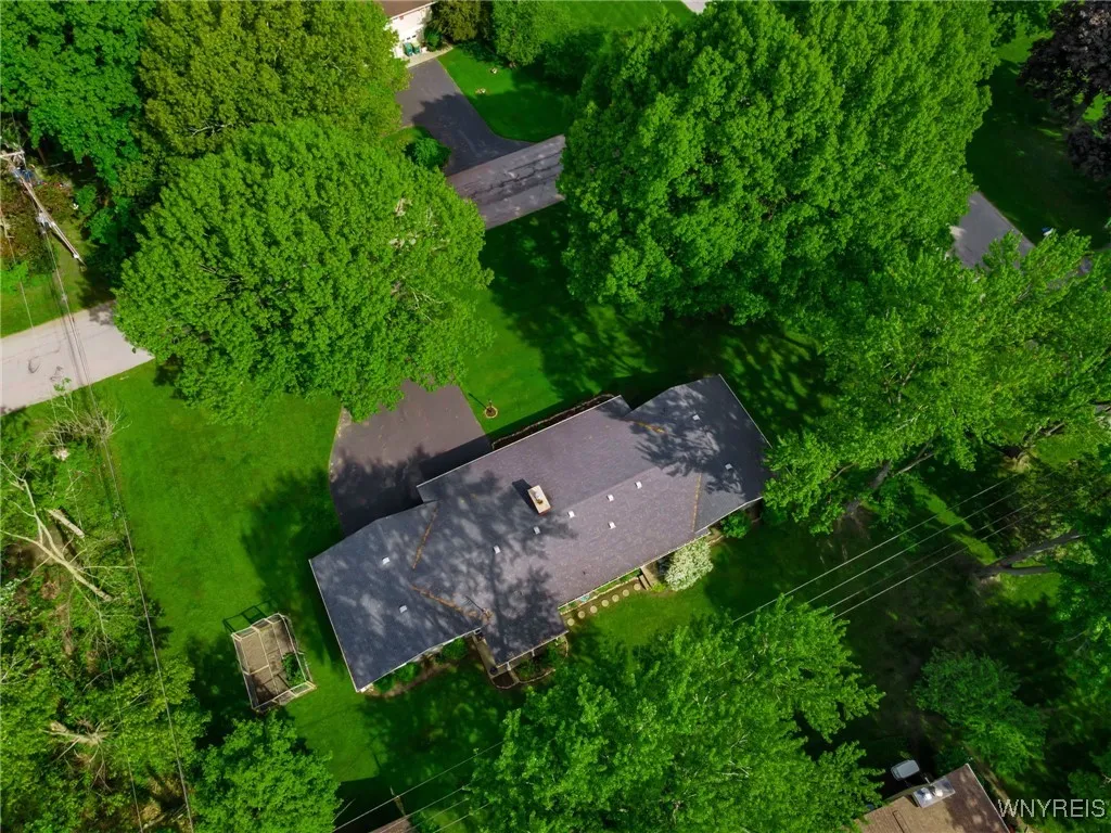 4710 Boncrest Drive East, Clarence, New York 14221, Clarence, New York 14221, 3 Bedrooms Bedrooms, 7 Rooms Rooms,1 BathroomBathrooms,Residential,Closed,4710 Boncrest Drive East, Clarence, New York 14221,B1610542