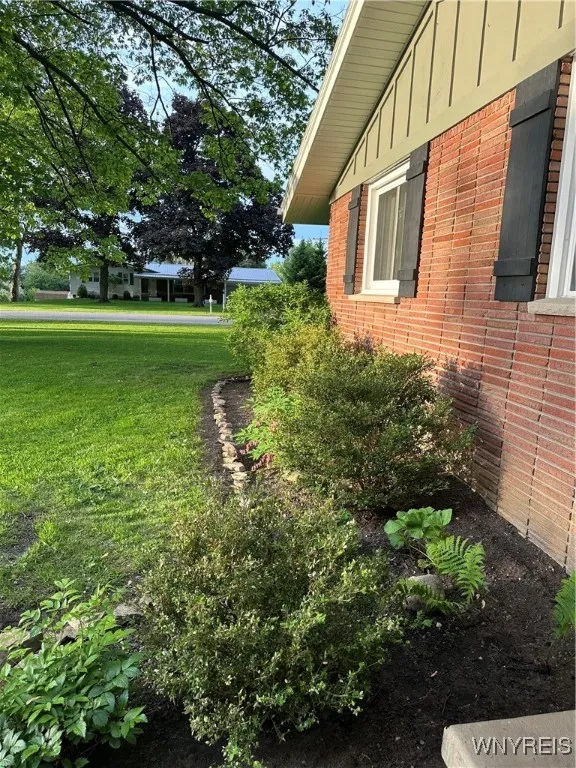 4710 Boncrest Drive East, Clarence, New York 14221, Clarence, New York 14221, 3 Bedrooms Bedrooms, 7 Rooms Rooms,1 BathroomBathrooms,Residential,Closed,4710 Boncrest Drive East, Clarence, New York 14221,B1610542
