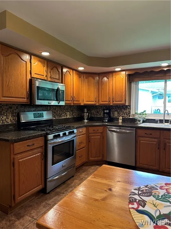 4710 Boncrest Drive East, Clarence, New York 14221, Clarence, New York 14221, 3 Bedrooms Bedrooms, 7 Rooms Rooms,1 BathroomBathrooms,Residential,Closed,4710 Boncrest Drive East, Clarence, New York 14221,B1610542